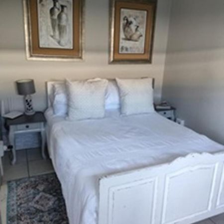 Stonehenge Cottage Oudtshoorn Ngoại thất bức ảnh