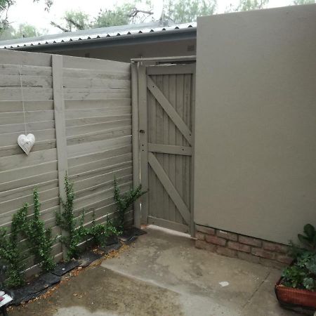 Stonehenge Cottage Oudtshoorn Ngoại thất bức ảnh