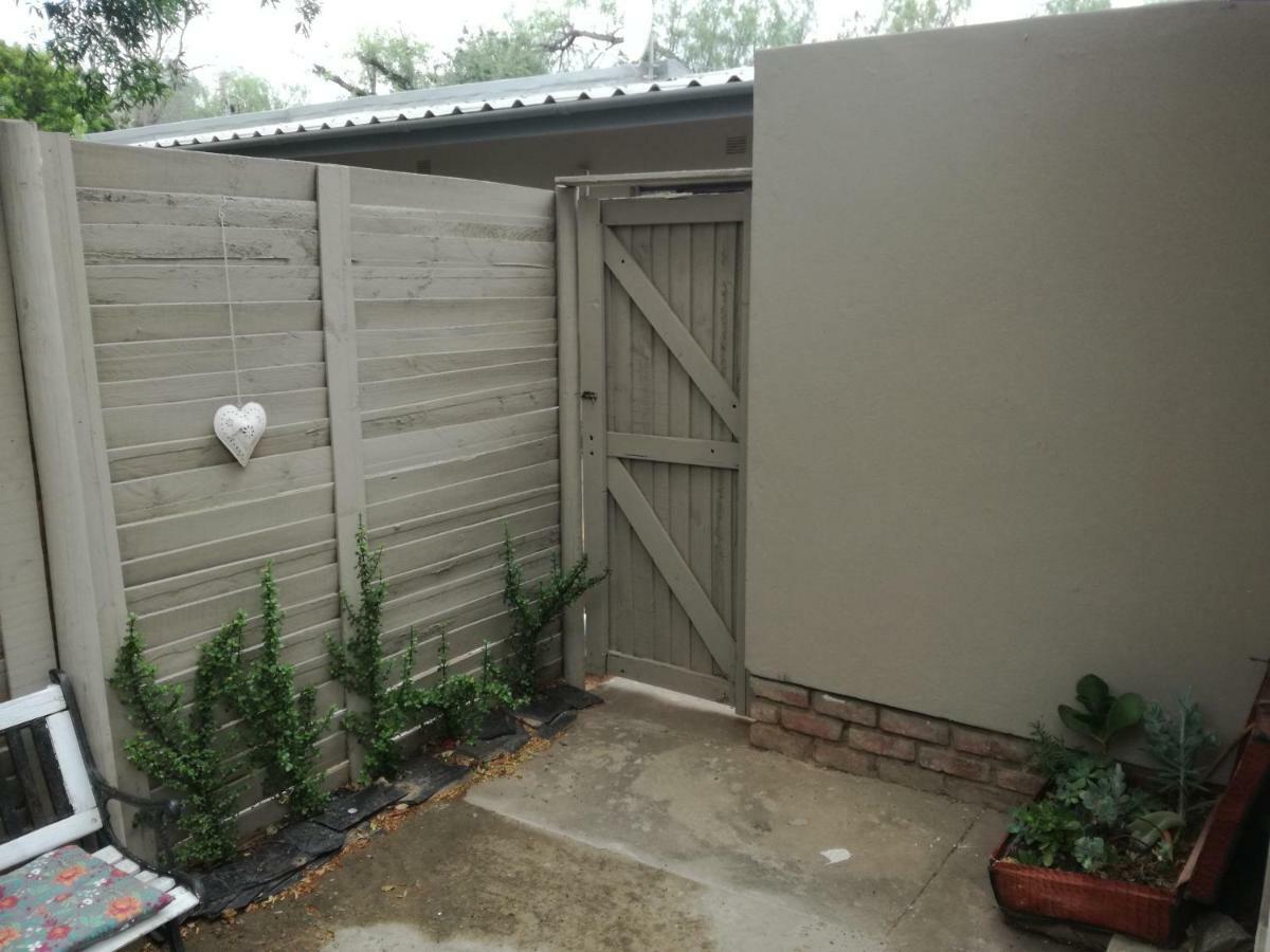 Stonehenge Cottage Oudtshoorn Ngoại thất bức ảnh